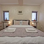 Laroka House Arty And Cosy Studio Universitate Center