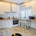 One Bedroom Flat In Bucharest\'S Historic District