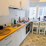 One Bedroom Flat In Bucharest\'S Historic District