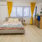 Queen Elizabeth - Ultracentral - Free Parking & Ac