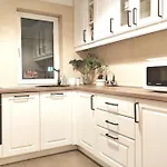 Cosy Boutique 61 Sqm Apartment - Private Parking - Ten Blocks Residence