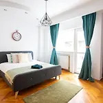 Elegant Apartment In Heart Of Bucharest