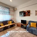Bright & Stylish Family Apt Steps To Old Town