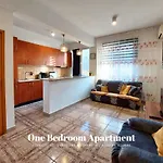 Bright & Stylish Family Apt Steps To Old Town