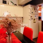 Comfy Apartment With Private Parking And Netflix