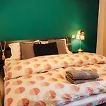 Comfy Apartment With Private Parking And Netflix