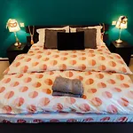 Comfy Apartment With Private Parking And Netflix