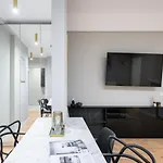 Crystal 3Bdr Apartment In Center