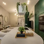 Old Town Emerald - Chic 1Br Apartment With Balcony