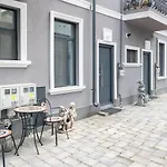 Blue-Line-Apartment-Unirii