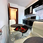 Cozy And Quiet Apartment