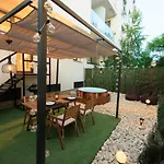 Downtown Hidden Garden With Jacuzzi In Bucharest