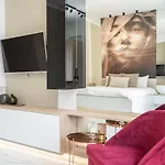 Deluxe Studio Apartment In The Center Of Bucharest