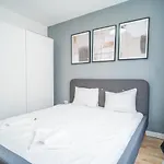 Refreshingly Chic: Newly Renovated 2Br Apartment