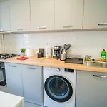 Refreshingly Chic: Newly Renovated 2Br Apartment