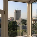 Serenity Heights Apartment: A Panoramic Haven Near Old Town - Free Minibar