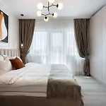 Charming Central Apartment - Netflix + Balcony