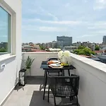 Charming Central Apartment - Netflix + Balcony