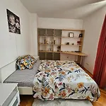 River View, In City Center Apartment
