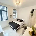 Cozy Central Studio Near Park