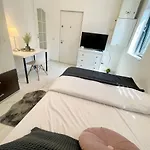 Cozy Central Studio Near Park