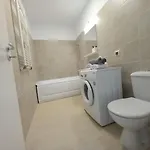 Preciziei 1Br Luxury Apartment With Fast Wifi, Self Check In And Parking