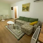 Robert\'S Apartment