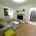 Robert\'S Apartment