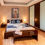 1Br Apt With Jacuzzi Near Herastrau: Ideal Getaway