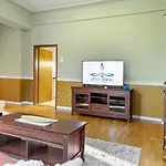 City Heart Retreat Elegant Apartment