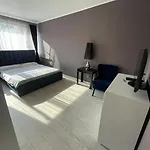 Lucomi\'S Apartment