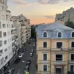 Lucomi\'S Apartment