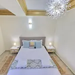 Laroka House Luxury Apartment City Center Universitate