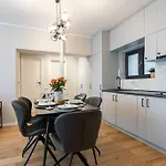 Bright & Calm - 2Br - Top Location