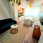 Preciziei Retreat Ap With Parking And Self Check In