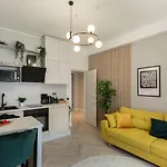 Wonderful 1Br By Dambovita River: Old Town Bliss