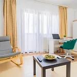 Serene 1Br Apartment With Workspace