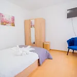 Serene 1Br Apartment With Workspace