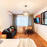 Central Modern Flat Near Metro & Park