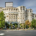 3 Warm Rooms In The Center