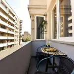 Stylish & Spacious Apartment Near The Old Town - A Touch Of History, A Dash Of Modernity