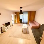 3 Warm Rooms In The Center