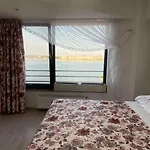 Lake House - Bucuresti