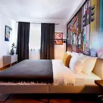 Colorful Chic: Cozy Studio In The Bustling City Center