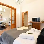 Vintage Elegance, Modern Comfort: 1Br Apartment Overlooking Calea Victoriei