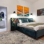 Chic Living In The Heart Of Bucharest: Piata Natiunilor Unite Studios