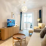 Central Residence Apartment 212, B4