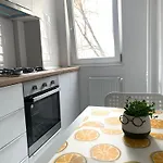 Deluxe Central Apartment