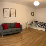 Deluxe Central Apartment