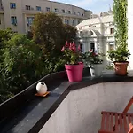 Old Town Bohemian Studio With Garden View Balcony